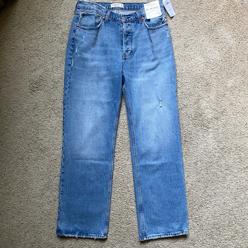 BNWT Abercrombie & Fitch The 90’s Baggy Low Rise Jeans, size 29/8R